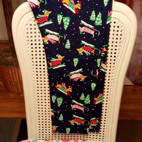 Holiday Plus Size Leggings - Picture 5 of 7